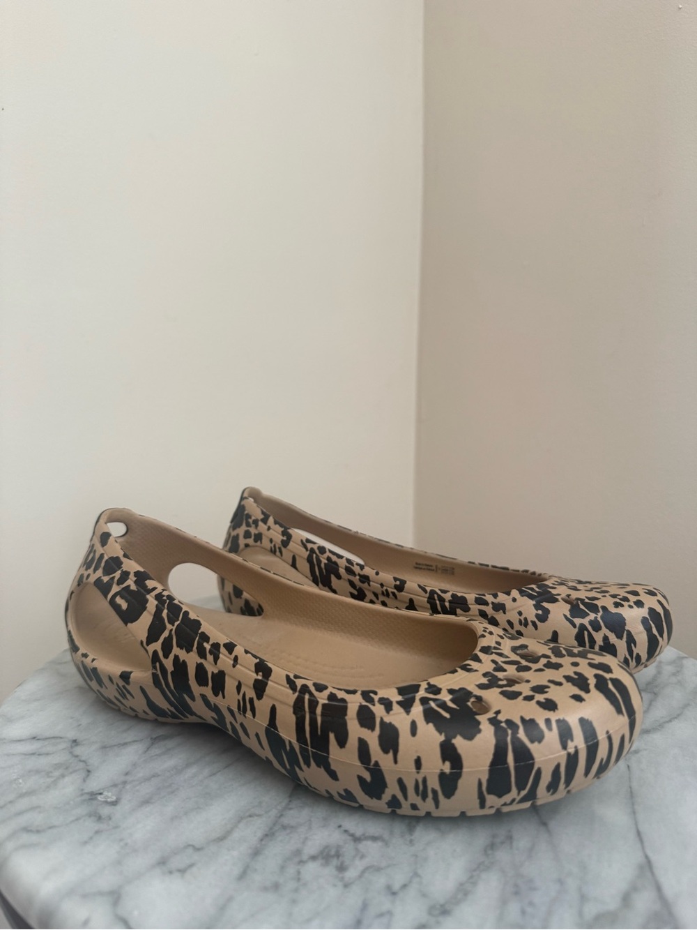 Crocs Kadee Ballet Flats Leopard Print Slip On Comfort Shoes Women’s Size 7 - Picture 2 of 9